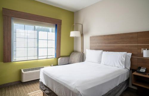 Hesperia Hotel | Holiday Inn Express Hotel & Suites Hesperia by IHG