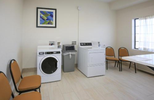 Hesperia Hotel | Holiday Inn Express Hotel & Suites Hesperia by IHG