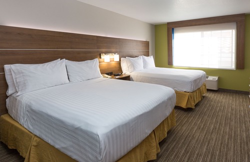 Hesperia Hotel | Holiday Inn Express Hotel & Suites Hesperia by IHG