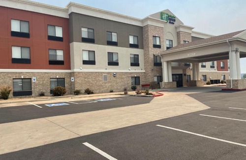 Las Vegas Hotel | Holiday Inn Express Hotel & Suites Las Vegas by IHG