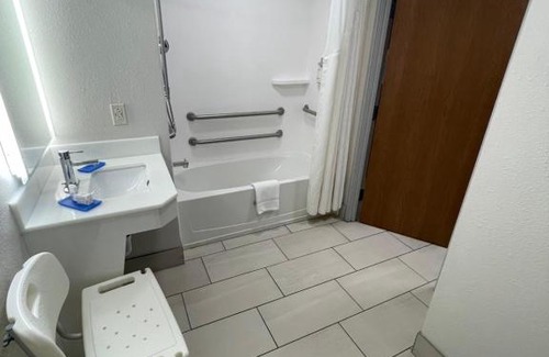 Las Vegas Hotel | Holiday Inn Express Hotel & Suites Las Vegas by IHG