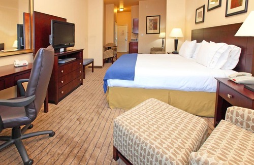 Marshall Hotel | Holiday Inn Express Hotel & Suites Marshall by IHG