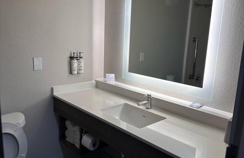 Mesquite Hotel | Holiday Inn Express Hotel and Suites Mesquite by IHG