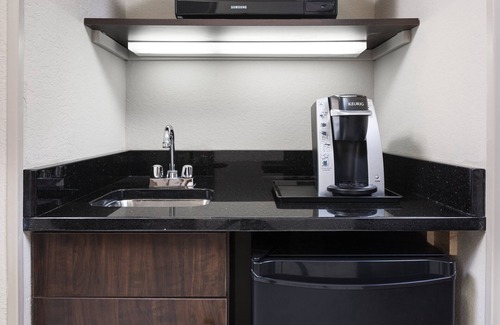 Minnetonka Hotel | Holiday Inn Express Hotel & Suites Minneapolis-Minnetonka by IHG