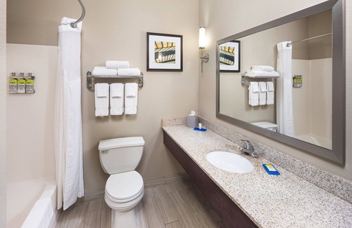 Minnetonka Hotel | Holiday Inn Express Hotel & Suites Minneapolis-Minnetonka by IHG