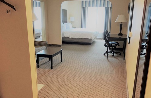 Plymouth Hotel | Holiday Inn Express Hotel & Suites Plymouth by IHG