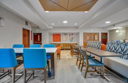 Hayden Island Hotel | Holiday Inn Express Hotel & Suites Portland - Jantzen Beach by IHG