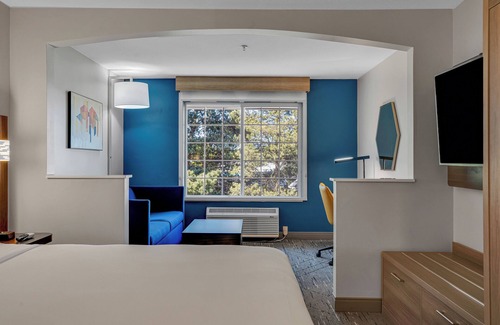 Hayden Island Hotel | Holiday Inn Express Hotel & Suites Portland-Jantzen Beach by IHG