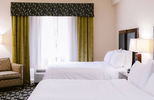 Southwest Raleigh Hotel | Holiday Inn Express Hotel & Suites Raleigh SW NC State by IHG