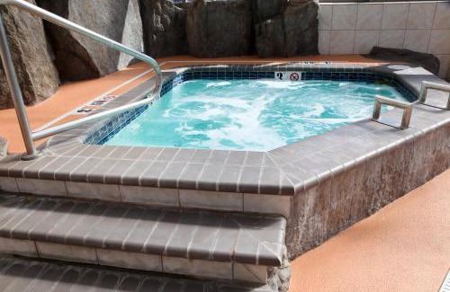 South Richland Hotel | Holiday Inn Express Hotel & Suites Richland