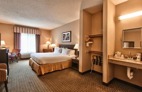 East Roseville Parkway Hotel | Holiday Inn Express Hotel & Suites Roseville - Galleria Area by IHG
