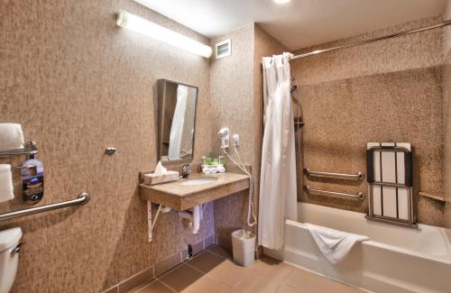 East Roseville Parkway Hotel | Holiday Inn Express Hotel & Suites Roseville - Galleria Area by IHG
