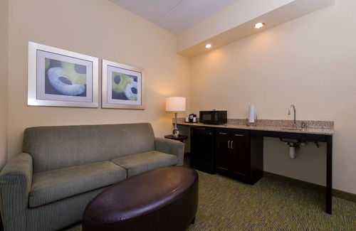 Dickson City Hotel | Holiday Inn Express Hotel and Suites Scranton by IHG