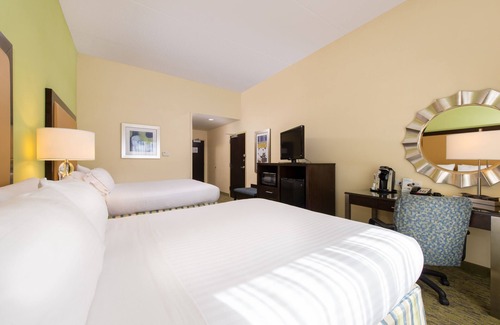 Dickson City Hotel | Holiday Inn Express Hotel and Suites Scranton by IHG
