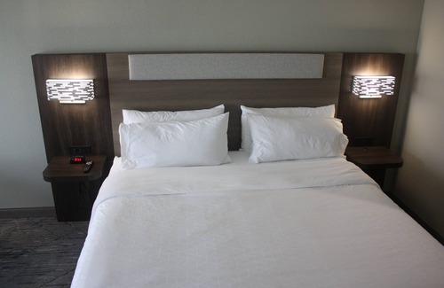 Shamrock Hotel | Holiday Inn Express Hotel & Suites Shamrock North by IHG