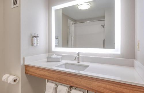 Thornburg Hotel | Holiday Inn Express Hotel & Suites Thornburg-S. Fredericksburg by IHG