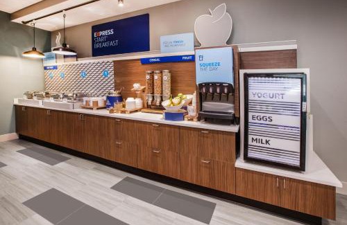 Vineland Hotel | Holiday Inn Express Hotel & Suites Vineland Millville by IHG