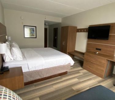 Warrenton Hotel | Holiday Inn Express Hotel & Suites Warrenton by IHG