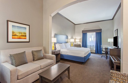 Wharton Hotel | Holiday Inn Express Hotel & Suites Wharton by IHG