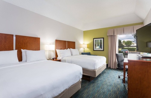 Wilmington Hotel | Holiday Inn Express Hotel & Suites Wilmington-University Ctr by IHG