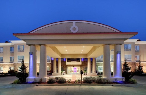 Winona Hotel | Holiday Inn Express Hotel Winona North by IHG