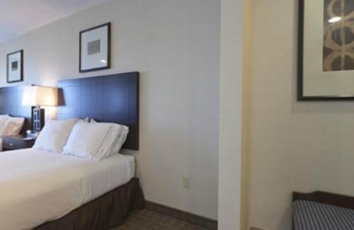 Grants Hotel | Holiday Inn Express Hotels Grants - Milan by IHG