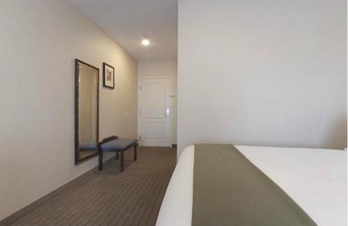 Grants Hotel | Holiday Inn Express Hotels Grants - Milan by IHG