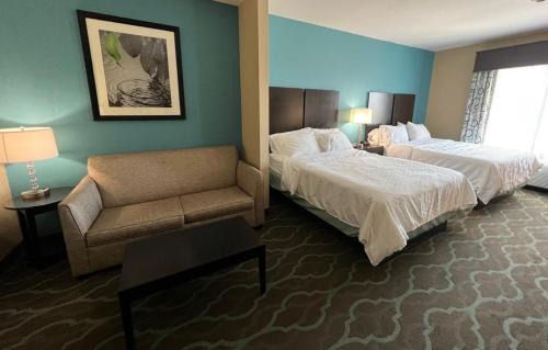 Cuero Hotel | Holiday Inn Express Hotels & Suites Cuero by IHG
