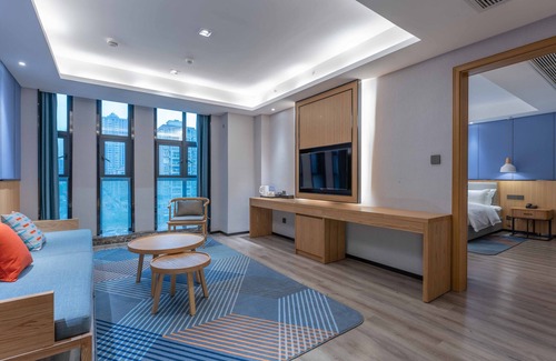Huangshi Hotel | Holiday Inn Express Huangshi Cihu Lake by IHG