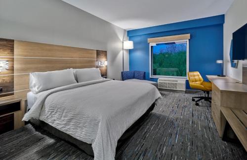 Huntsville Hotel | Holiday Inn Express - Huntsville Space Center by IHG
