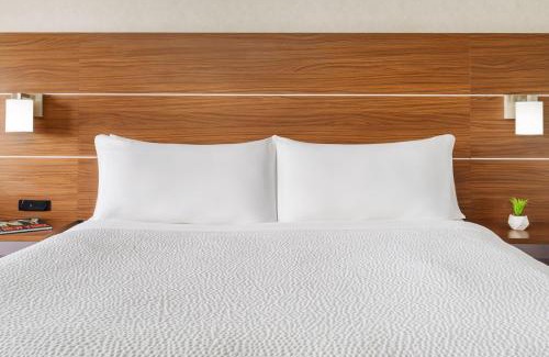East Irondequoit Hotel | Holiday Inn Express Irondequoit by IHG