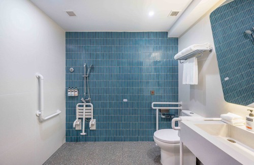 Pengjiang Hotel | Holiday Inn Express Jiangmen East Station by IHG