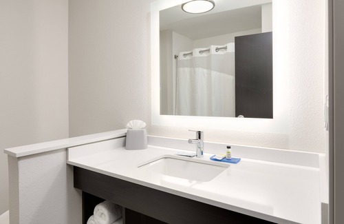 Kermit Hotel | Holiday Inn Express Kermit by IHG