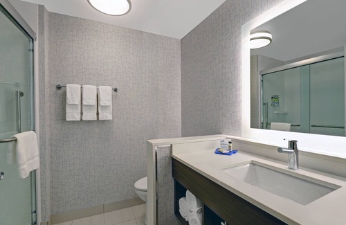 Kingston Hotel | Holiday Inn Express Kingston West by IHG
