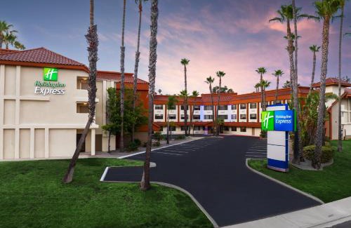 Lincoln Acres Hotel | Holiday Inn Express La Mesa Near SDSU by IHG