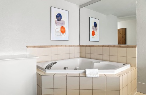 Lapeer Hotel | Holiday Inn Express Lapeer by IHG