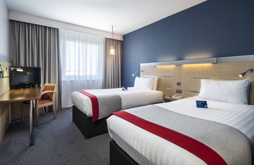 Oadby Hotel | Holiday Inn Express Leicester - City by IHG