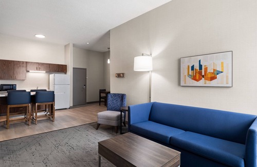 Fredericksburg Hotel | Holiday Inn Express Meadville (I-79 Exit 147a) by IHG