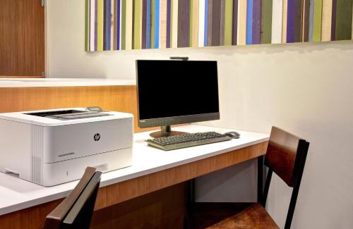 East Town Hotel | Holiday Inn Express - Milwaukee Downtown by IHG