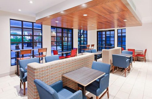 Scripps Ranch Hotel | Holiday Inn Express Mira Mesa San Diego