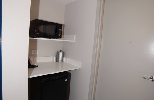 Naperville Hotel | Holiday Inn Express Naperville by IHG