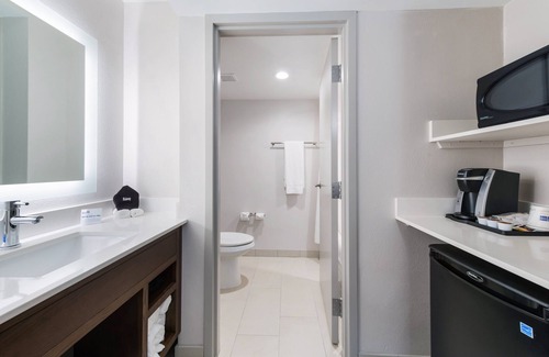 Naperville Hotel | Holiday Inn Express Naperville by IHG