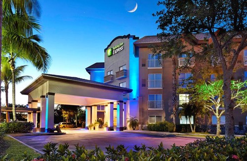 Naples Hotel | Holiday Inn Express Naples Downtown 5th Avenue