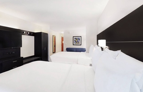 Little Woods Hotel | Holiday Inn Express New Orleans East by IHG