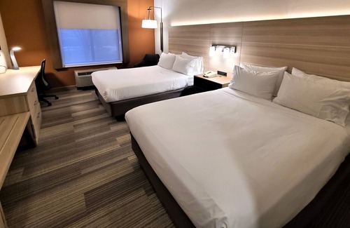 Newton Falls Hotel | Holiday Inn Express Newton Falls by IHG