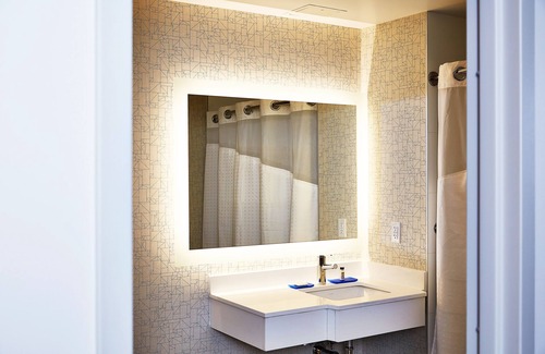 Brooklyn Hotel | Holiday Inn Express NYC Brooklyn - Sunset Park by IHG