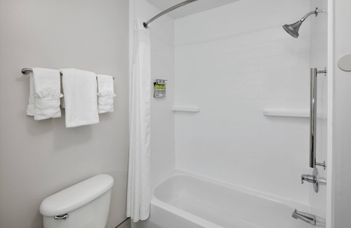 West Pensacola Hotel | Holiday Inn Express Pensacola West - Navy Base by IHG