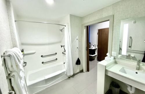 Pineville Hotel | Holiday Inn Express Pineville-Alexandria Area by IHG