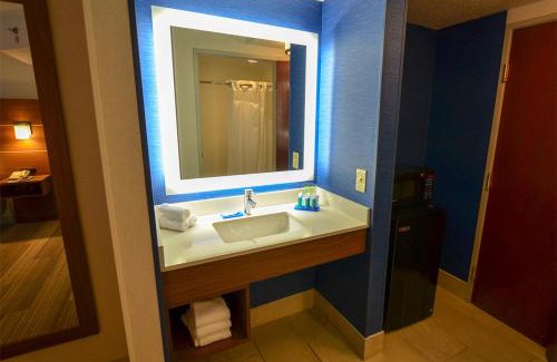 Bridgeville Hotel | Holiday Inn Express Pittsburgh-Bridgeville by IHG