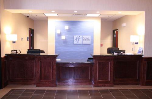 Pratt Hotel | Holiday Inn Express Pratt by IHG